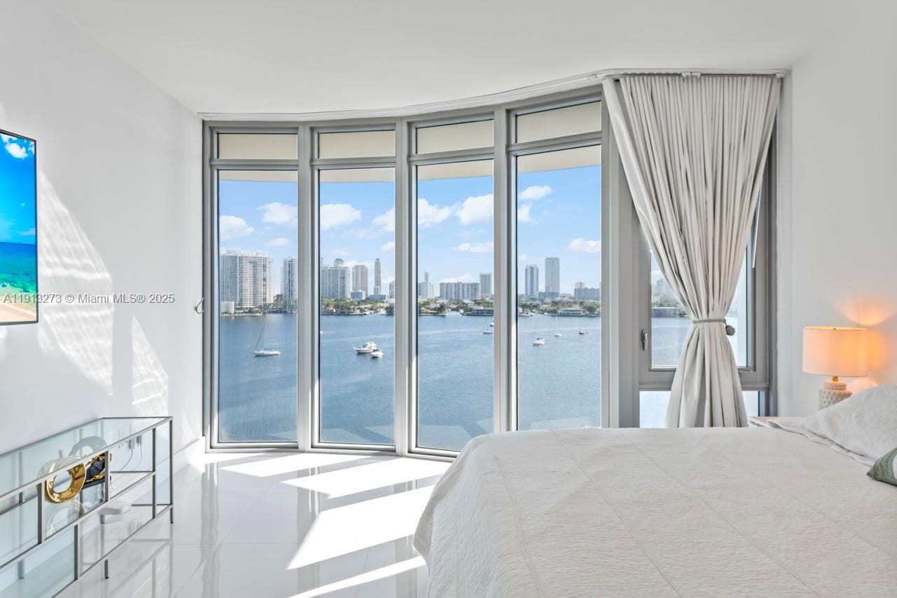 17301 Biscayne Blvd # 811, North Miami Beach FL 33160 — 24