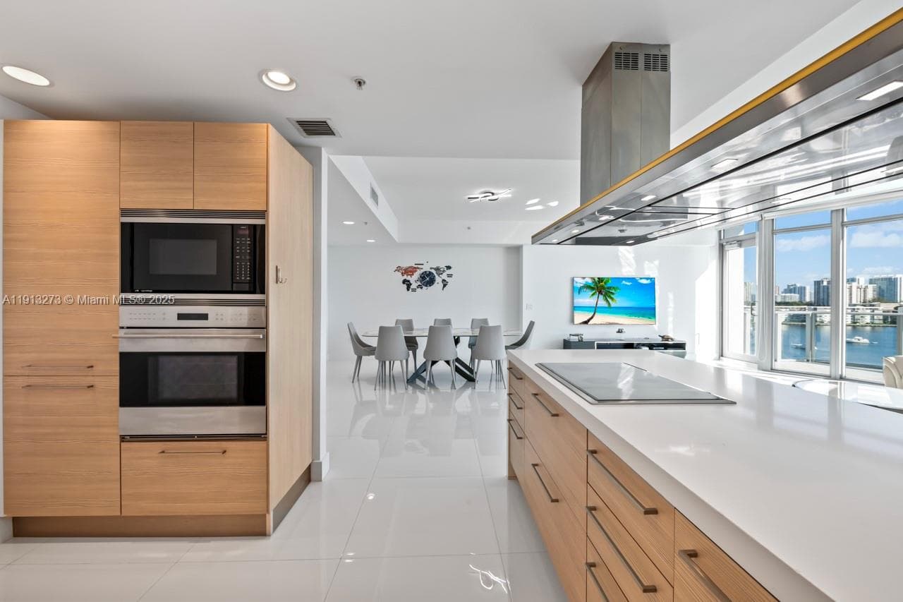 17301 Biscayne Blvd # 811, North Miami Beach FL 33160 — 11