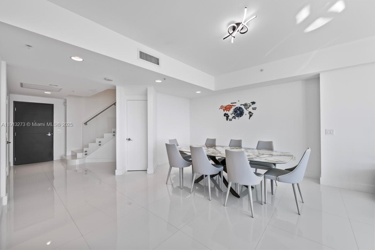 17301 Biscayne Blvd # 811, North Miami Beach FL 33160 — 19