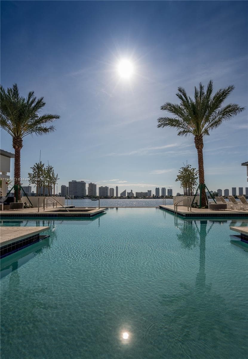 17301 Biscayne Blvd # 811, North Miami Beach FL 33160 — 39