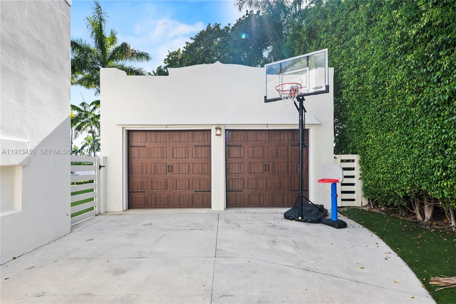 5800 La Gorce Dr, Miami Beach FL 33140 — 26