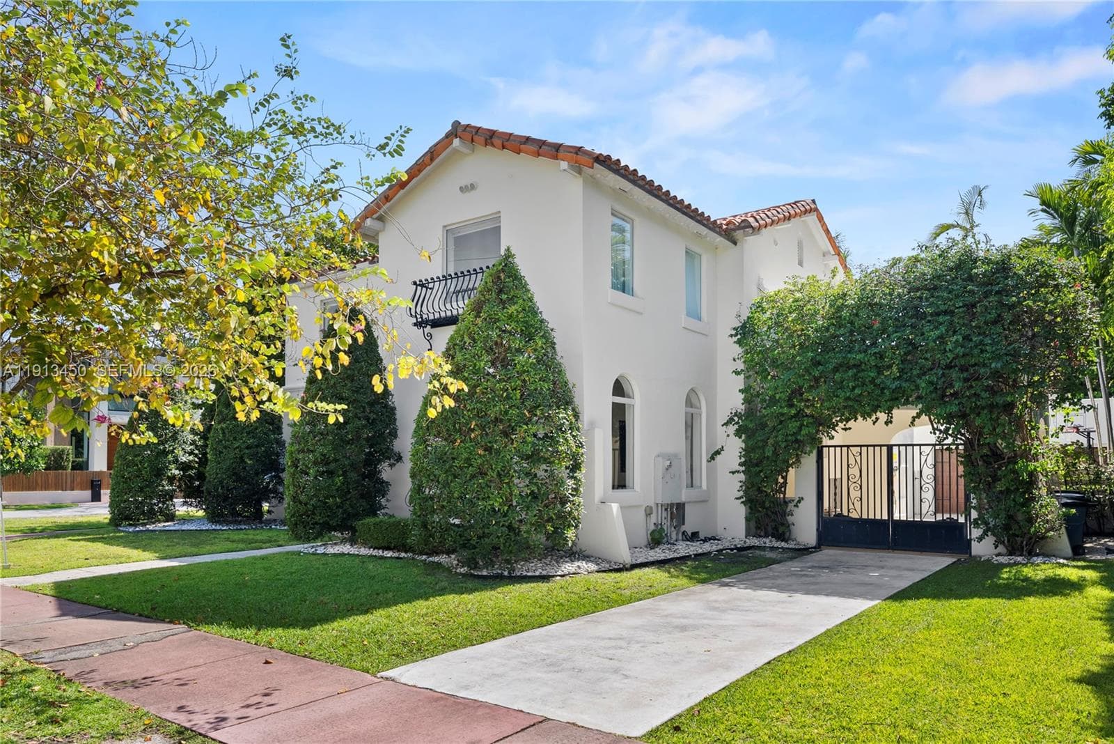 5800 La Gorce Dr, Miami Beach FL 33140 — 35
