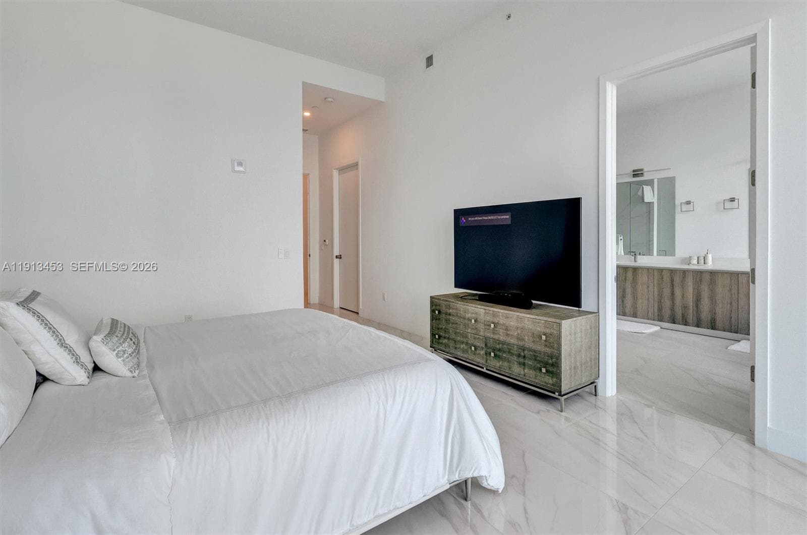 17550 Collins Ave, Sunny Isles Beach FL 33160 — 17