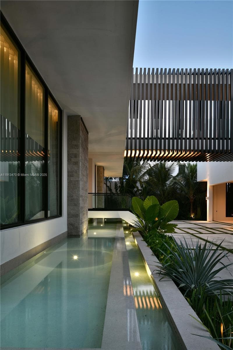 375 N Hibiscus Dr, Miami Beach FL 33139 — 47