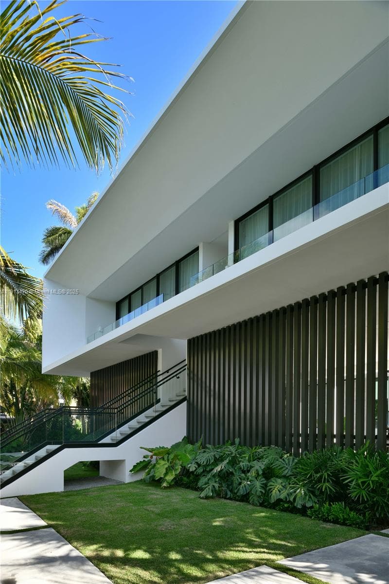 375 N Hibiscus Dr, Miami Beach FL 33139 — 7