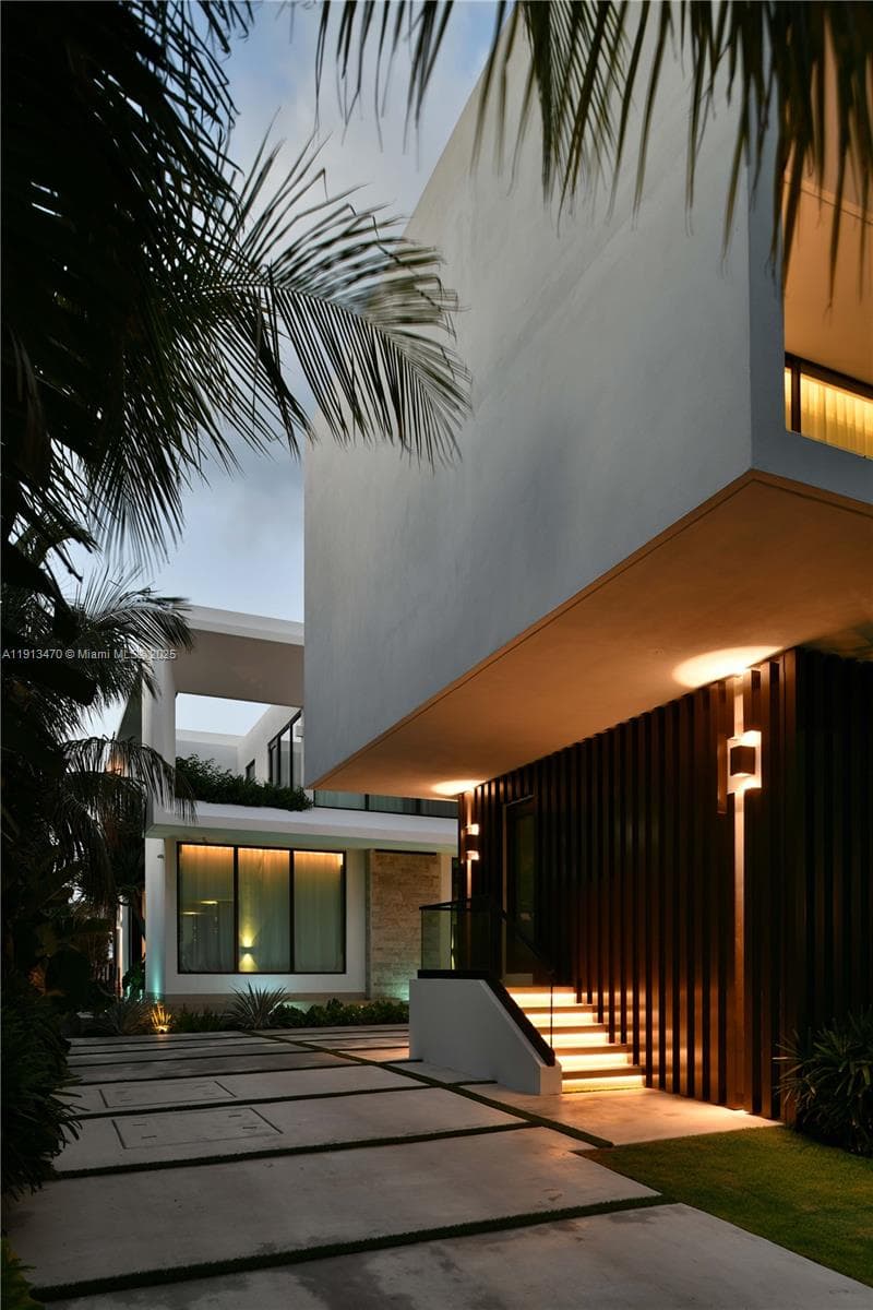375 N Hibiscus Dr, Miami Beach FL 33139 — 38