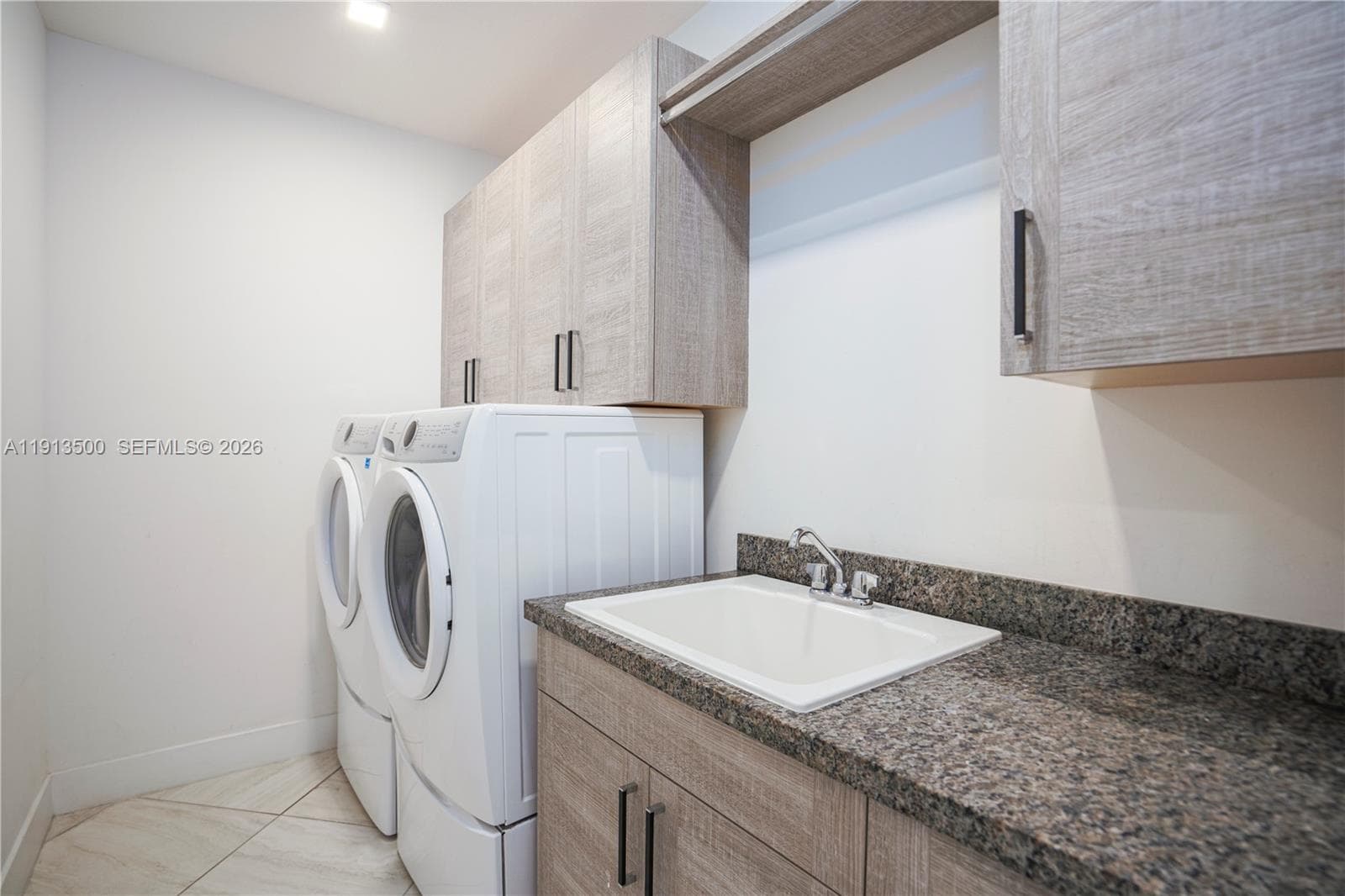 11 NW 122nd Ave, Miami FL 33182 — 27