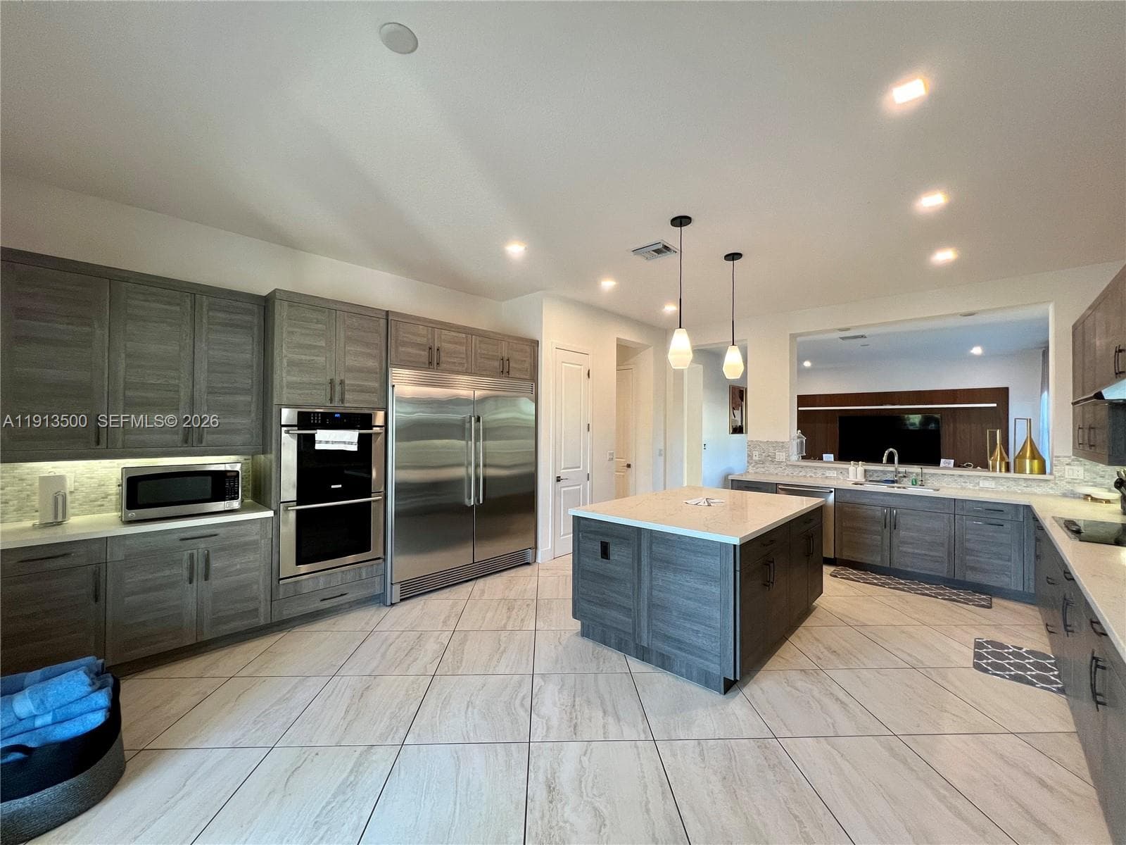 11 NW 122nd Ave, Miami FL 33182 — 16