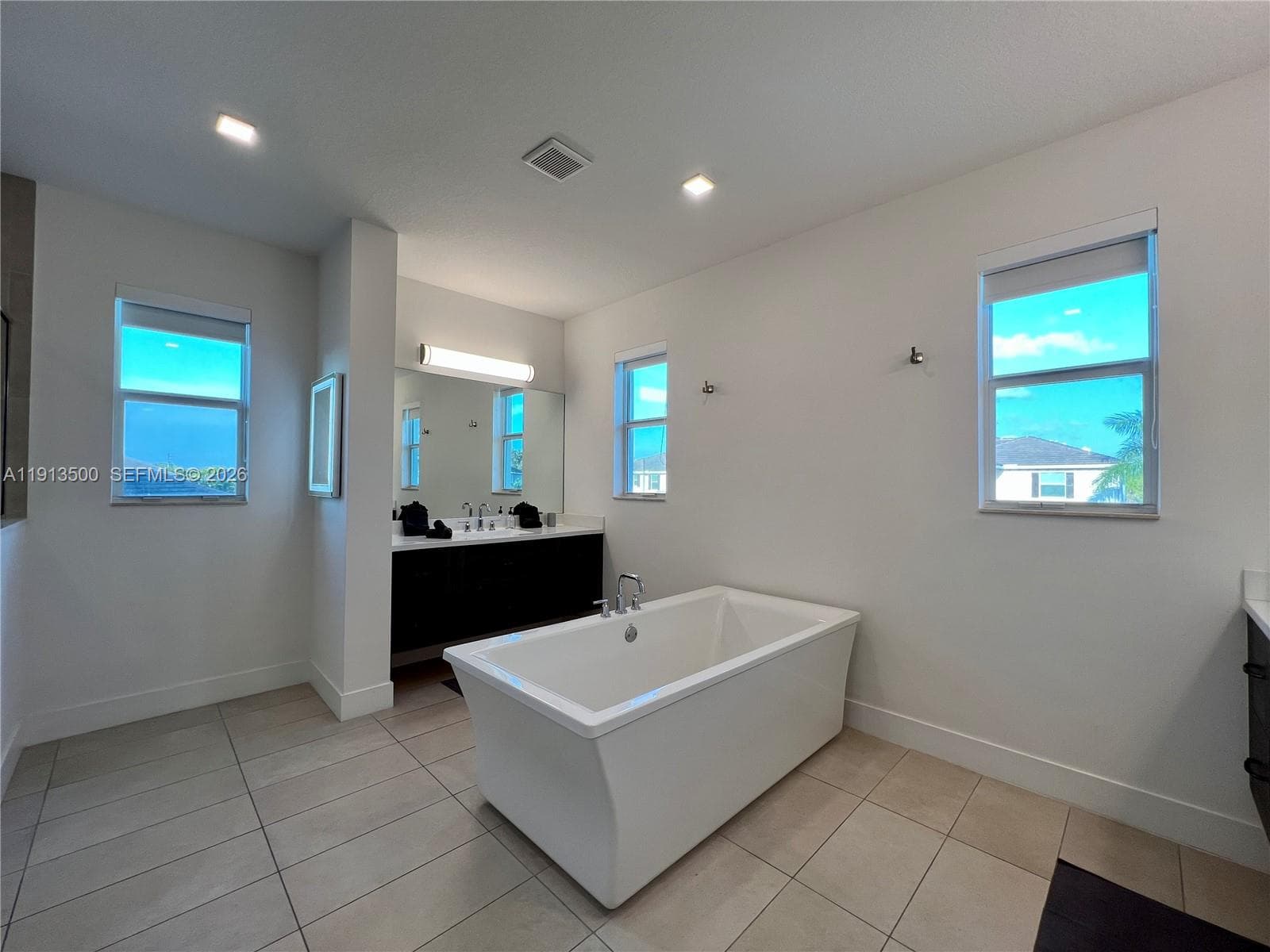 11 NW 122nd Ave, Miami FL 33182 — 35