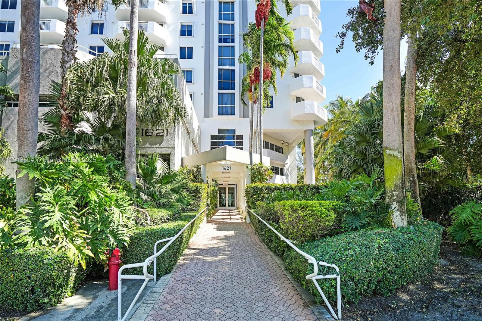 1621 Bay Rd # 606, Miami Beach FL 33139 — 32