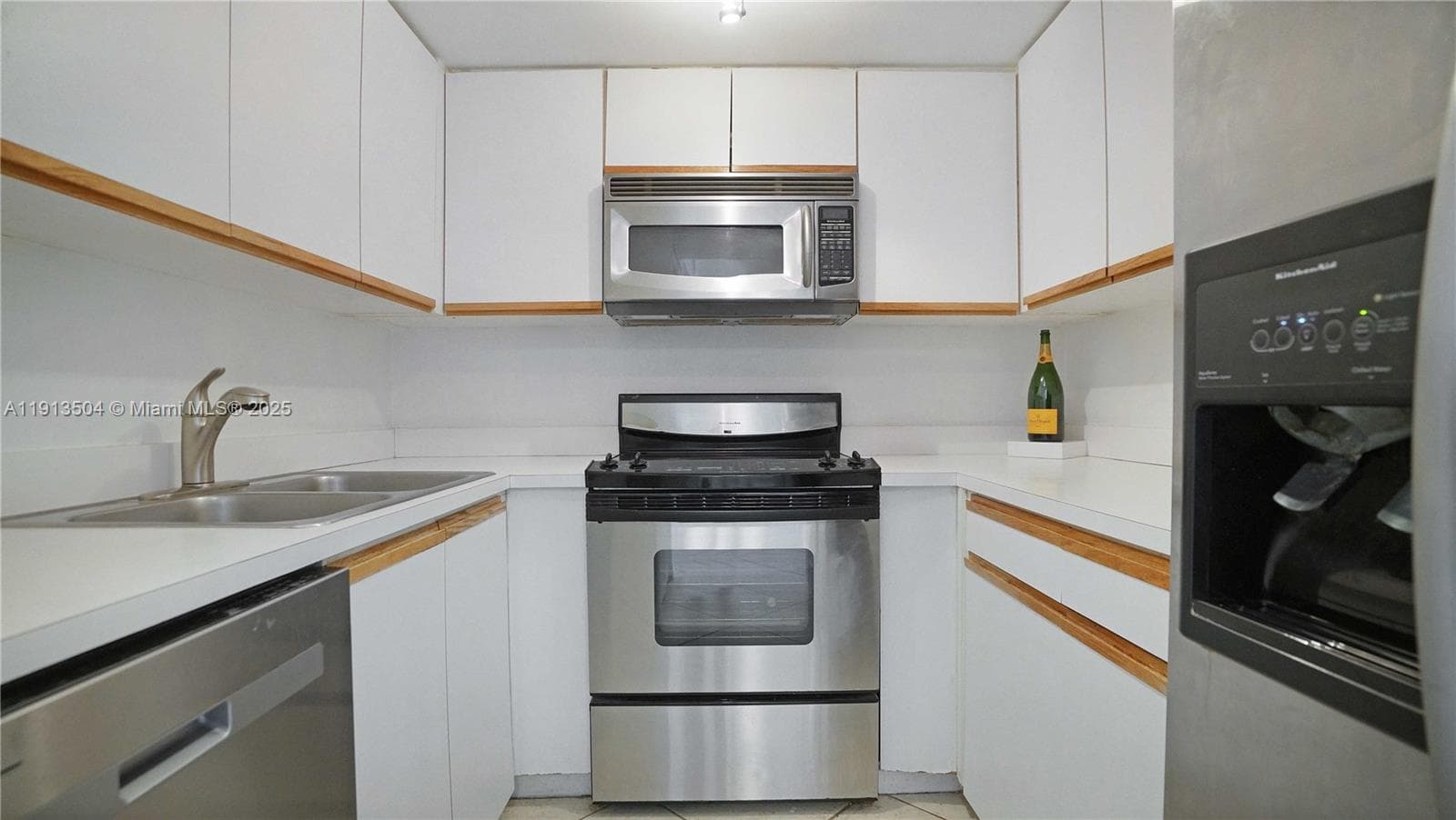 1621 Bay Rd # 606, Miami Beach FL 33139 — 5