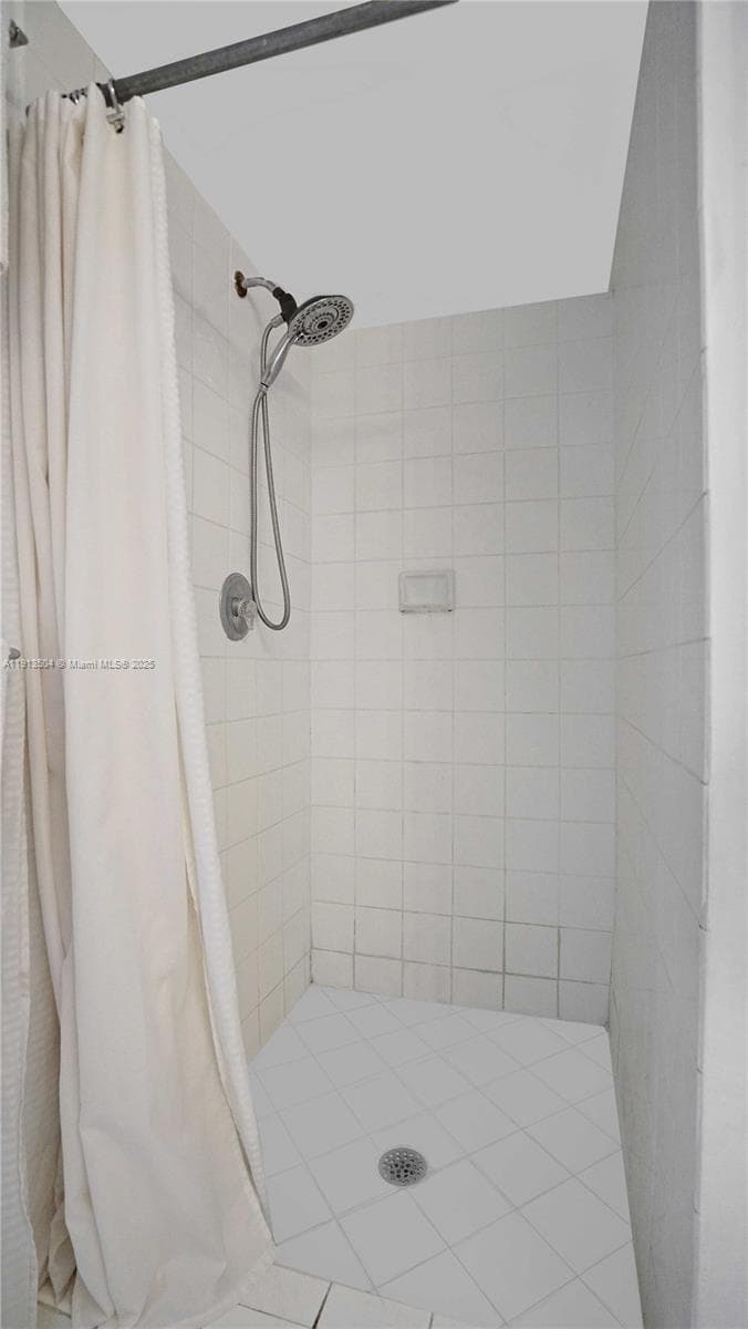 1621 Bay Rd # 606, Miami Beach FL 33139 — 18