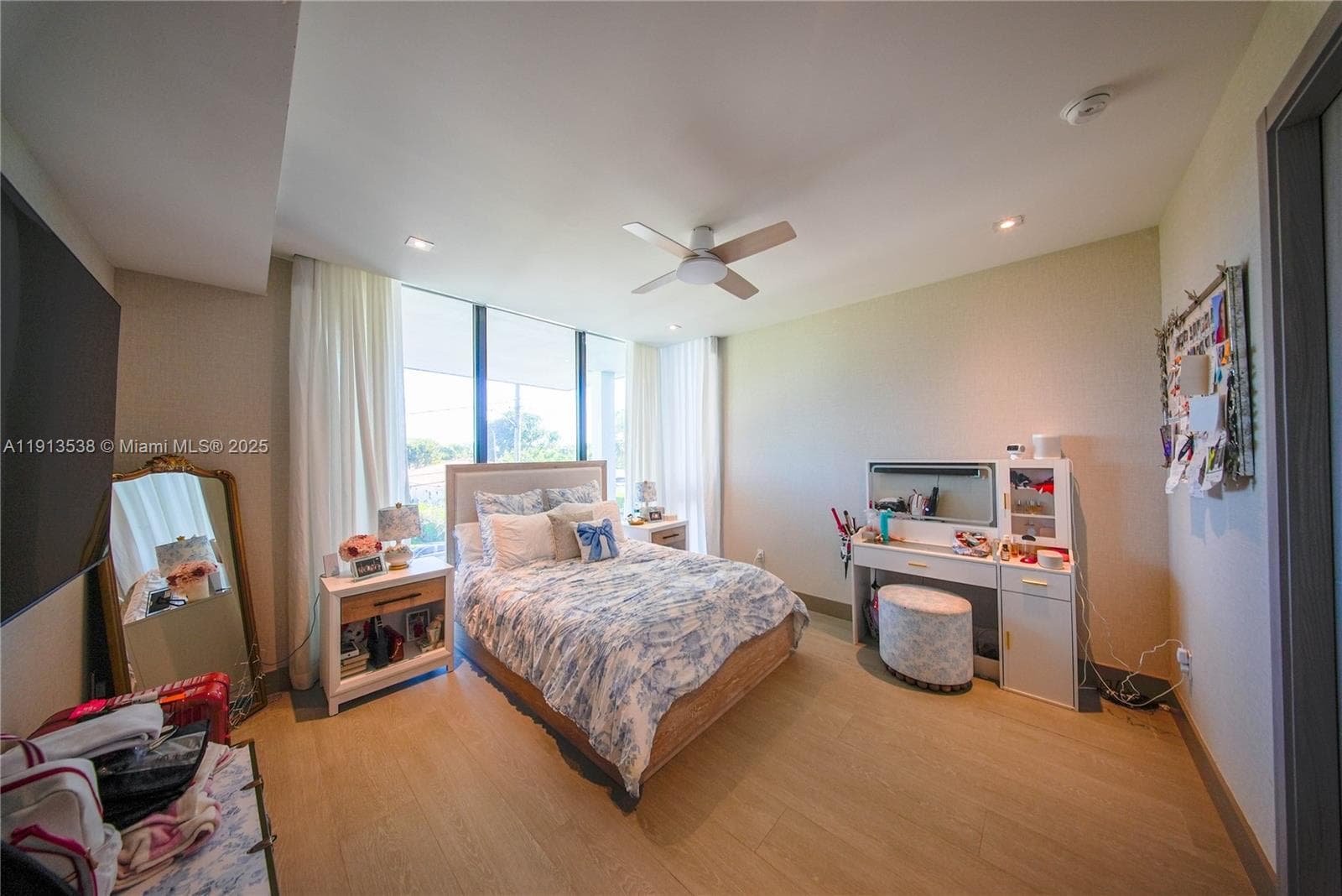 7520 W Treasure Dr, North Bay Village FL 33141 — 17