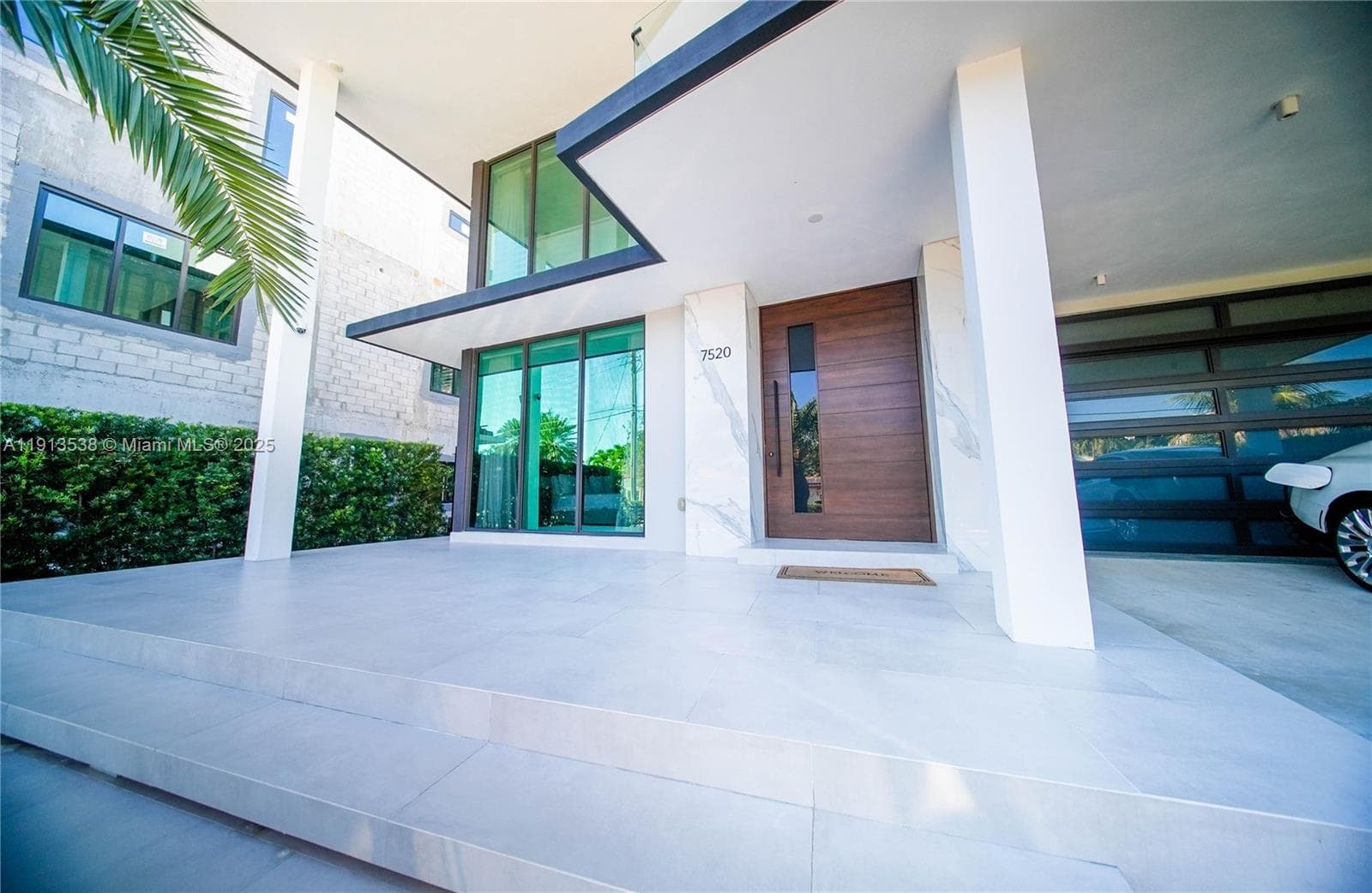 7520 W Treasure Dr, North Bay Village FL 33141 — 3