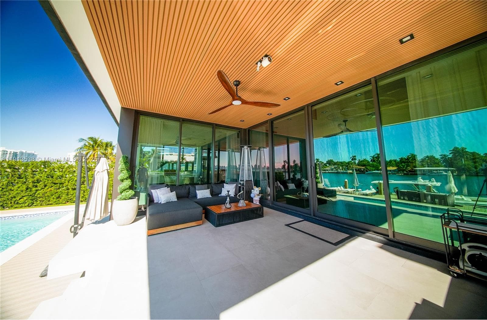 7520 W Treasure Dr, North Bay Village FL 33141 — 29