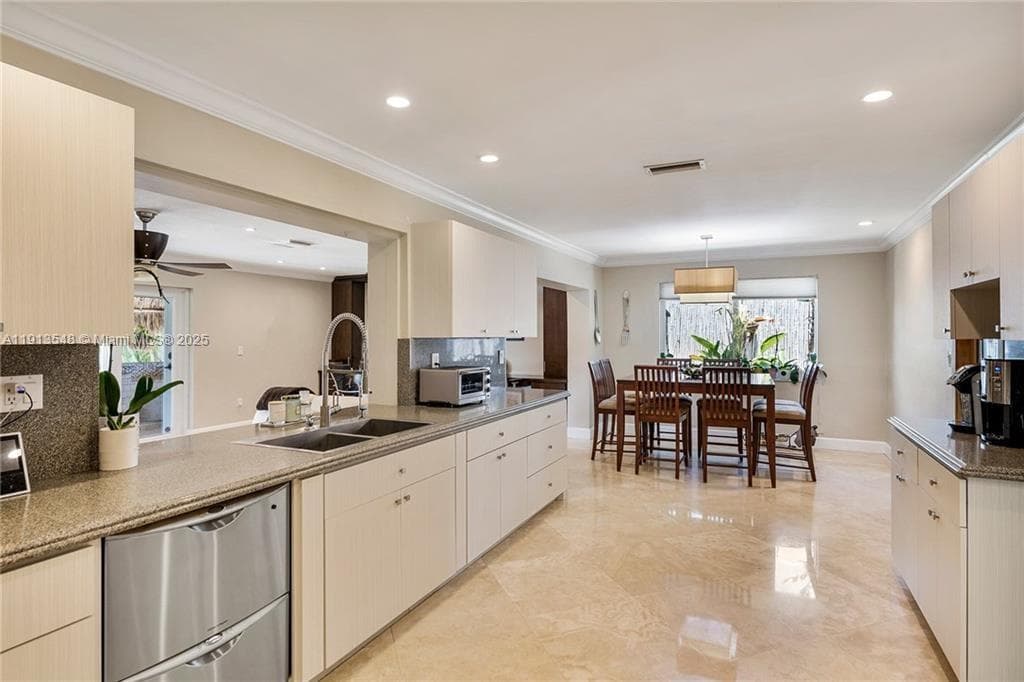 21280 NE 23rd Ave, Miami FL 33180 — 13