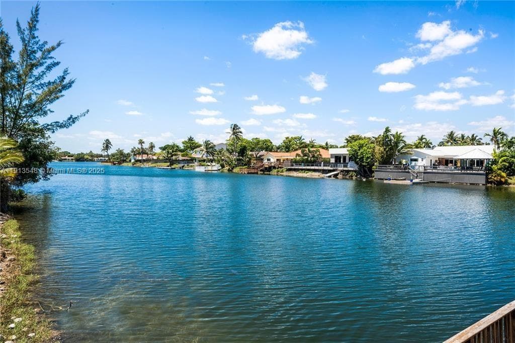 21280 NE 23rd Ave, Miami FL 33180 — 7