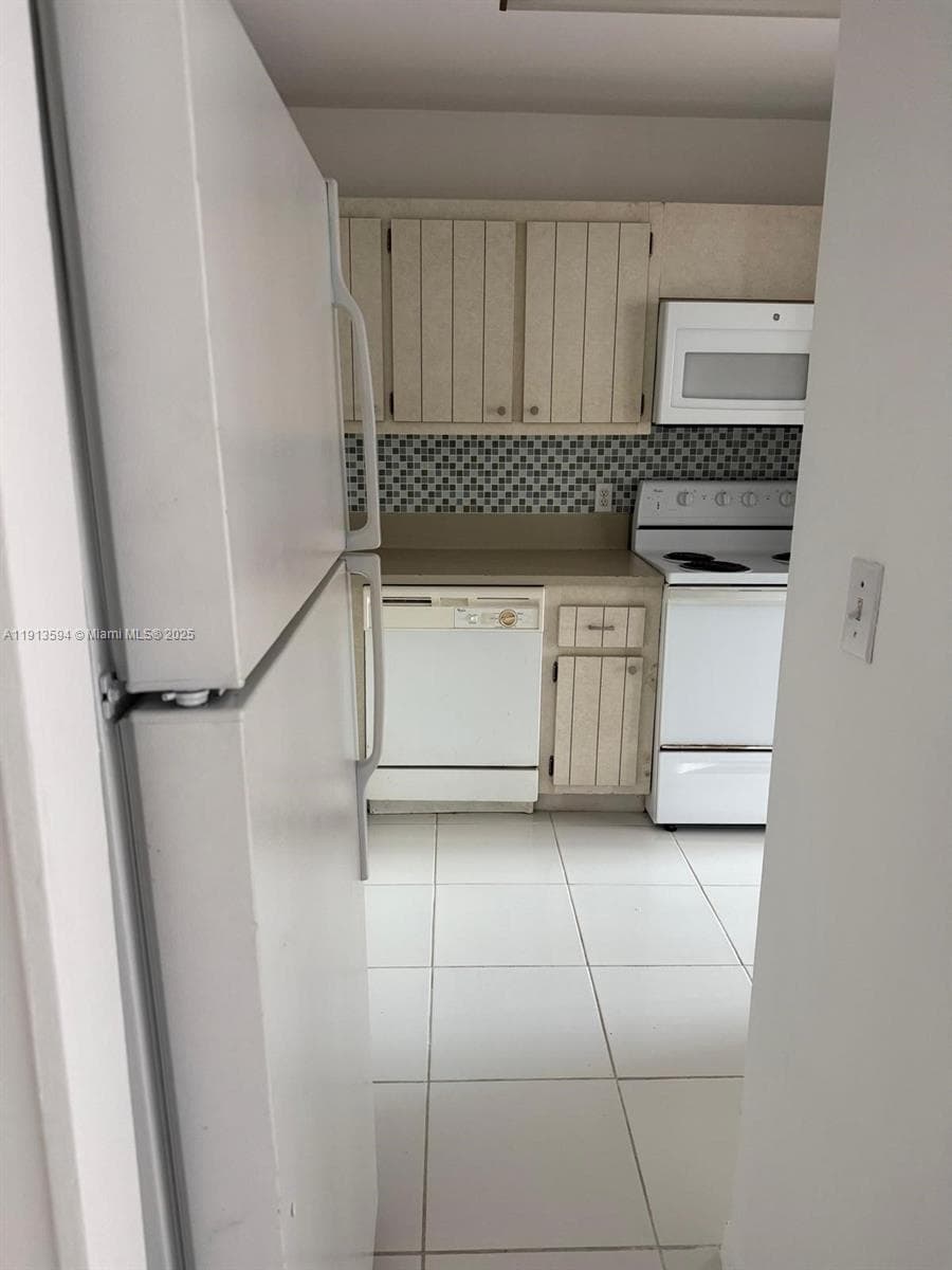 2025 NE 164th St # 406, North Miami Beach FL 33162 — 8