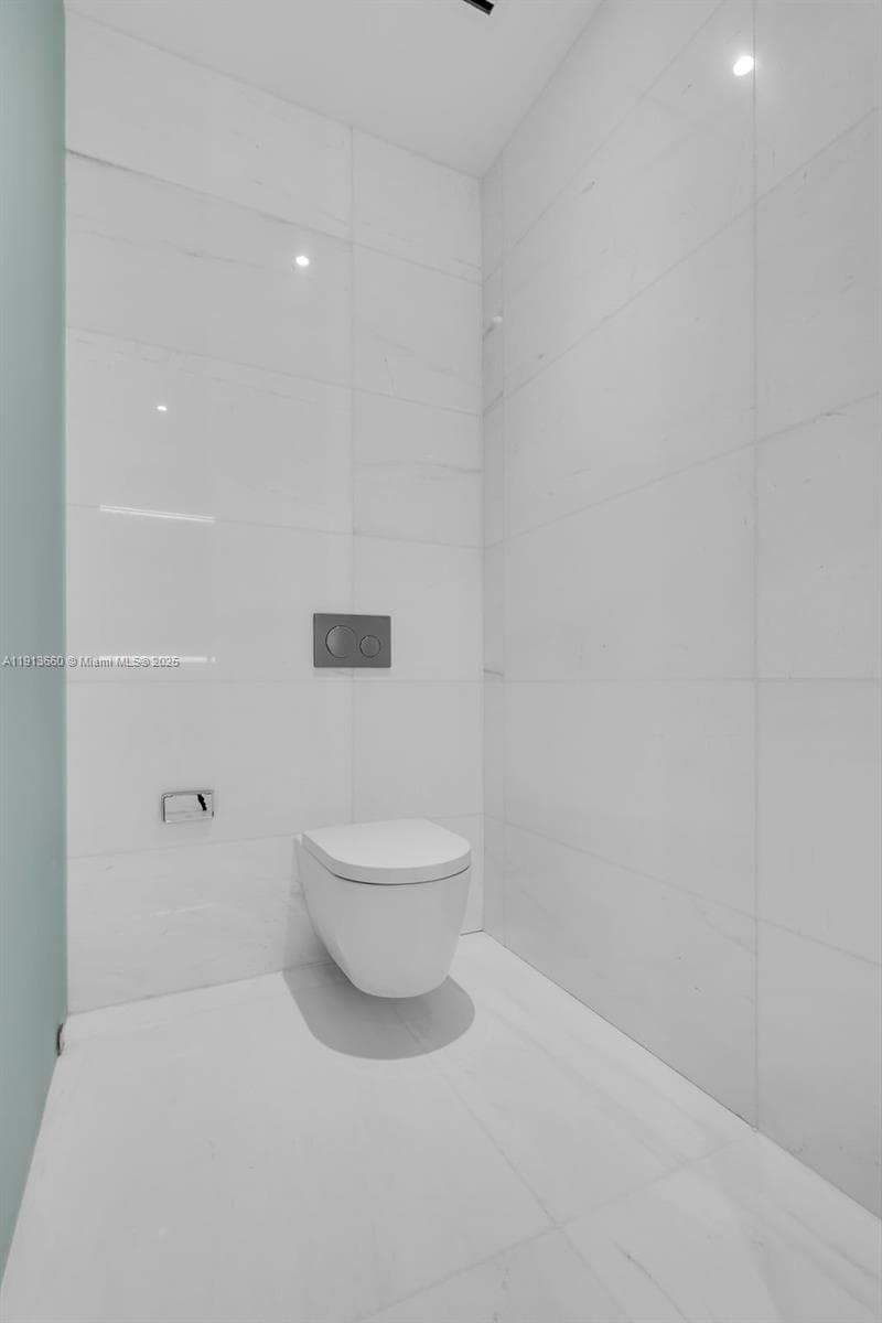 300 Biscayne Boulevard Way # 3009W, Miami FL 33131 — 17
