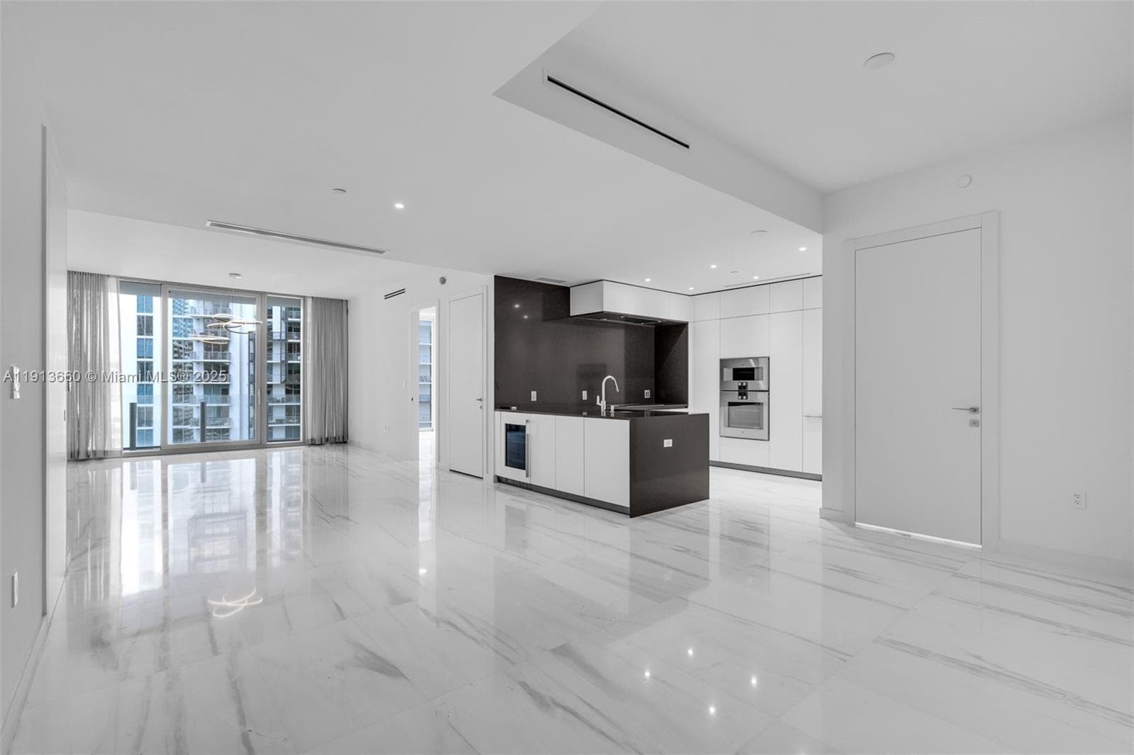 300 Biscayne Boulevard Way # 3009W, Miami FL 33131 — 3
