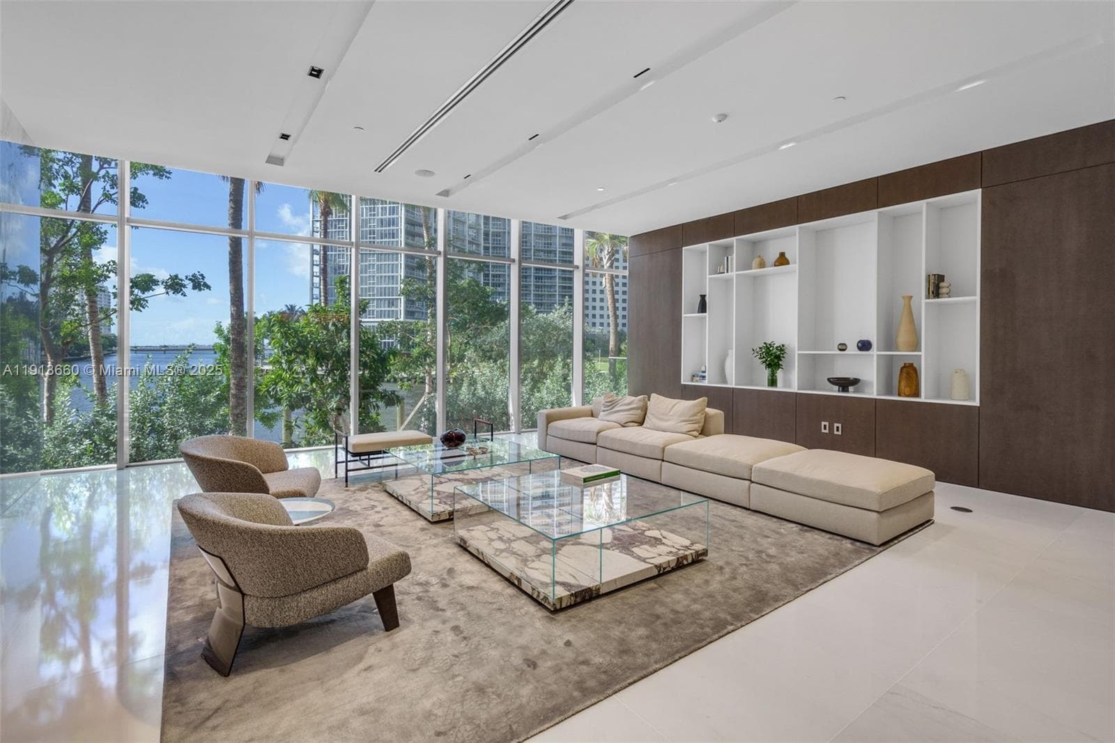300 Biscayne Boulevard Way # 3009W, Miami FL 33131 — 34