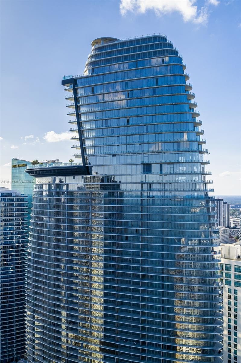 300 Biscayne Boulevard Way # 3009W, Miami FL 33131 — 51