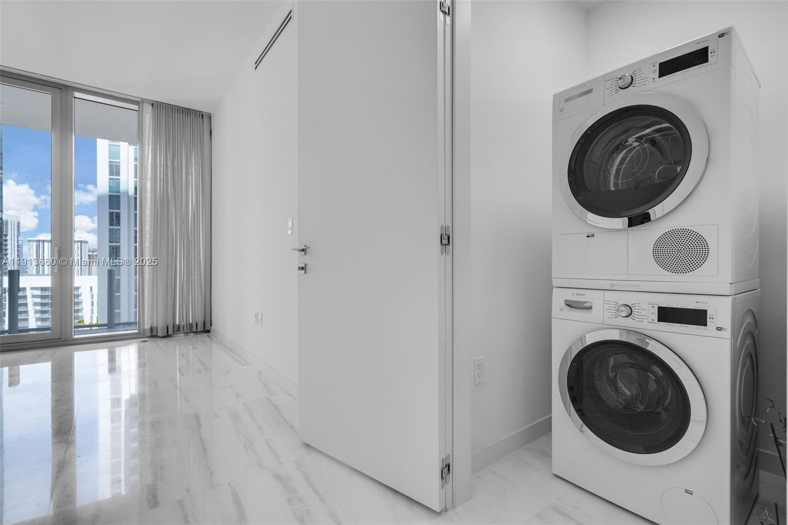 300 Biscayne Boulevard Way # 3009W, Miami FL 33131 — 21