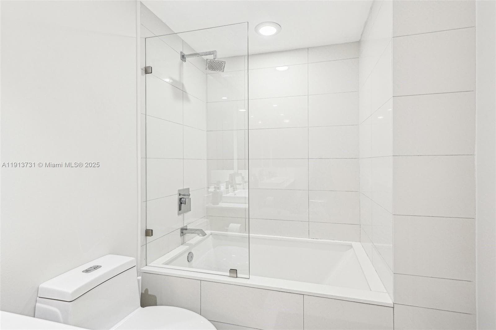1300 S Miami Ave # 2404, Miami FL 33130 — 21