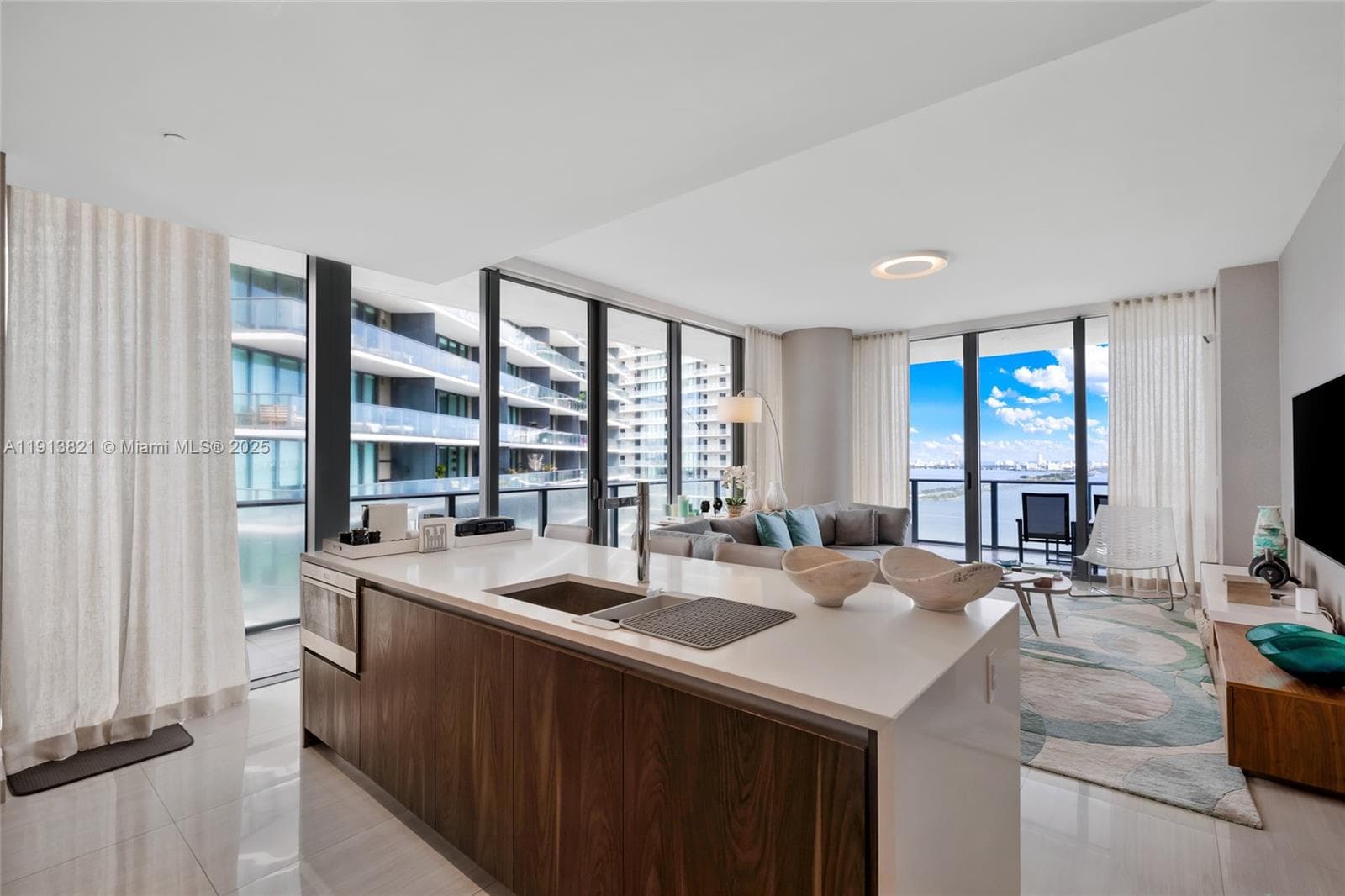 480 NE 31st St # 2807, Miami FL 33137 — 1
