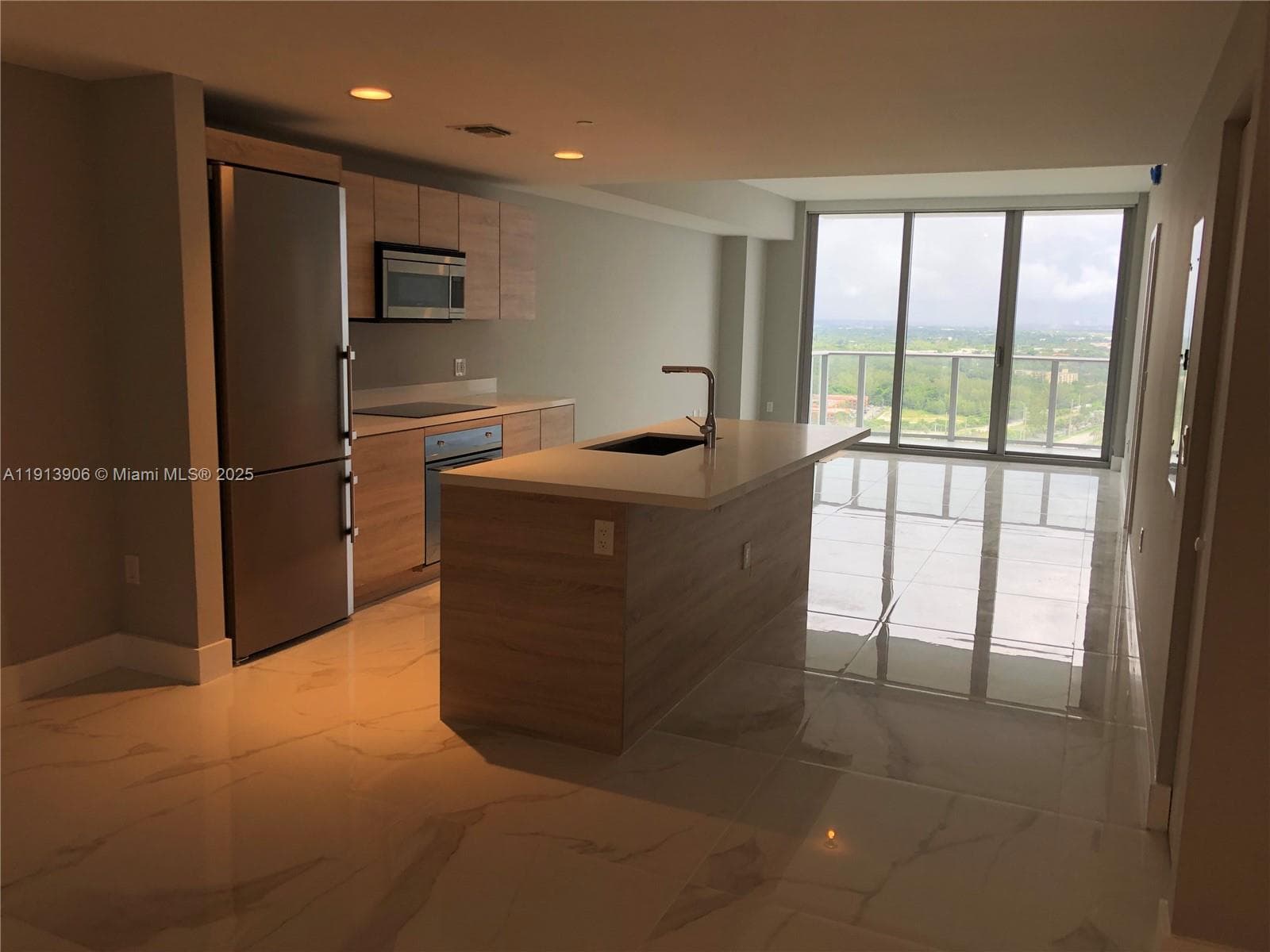 16385 Biscayne Blvd # 3003, North Miami Beach FL 33160 — 2