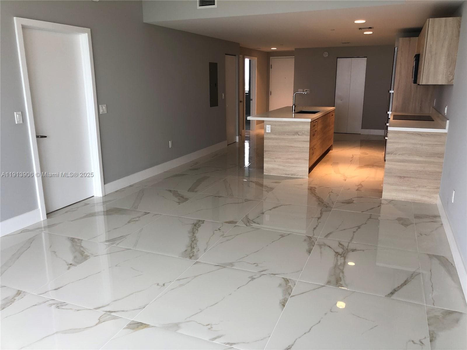 16385 Biscayne Blvd # 3003, North Miami Beach FL 33160 — 3