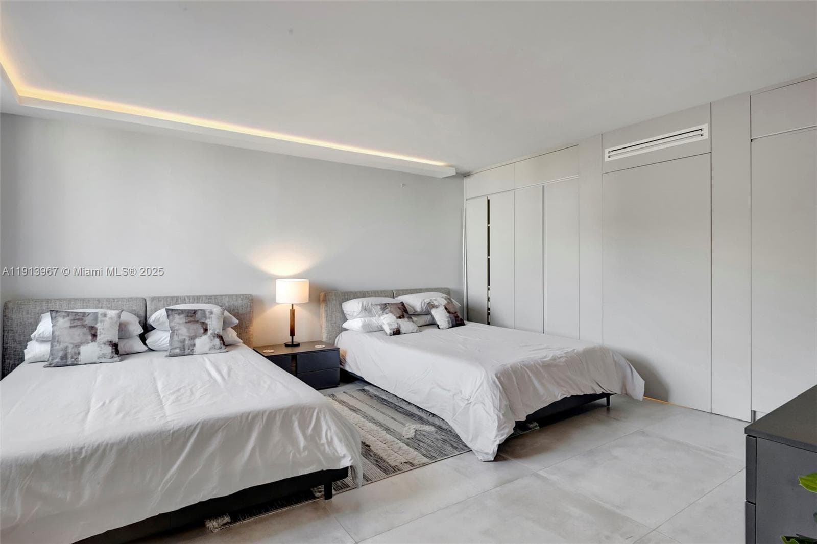 2301 Collins Ave # 634, Miami Beach FL 33139 — 24