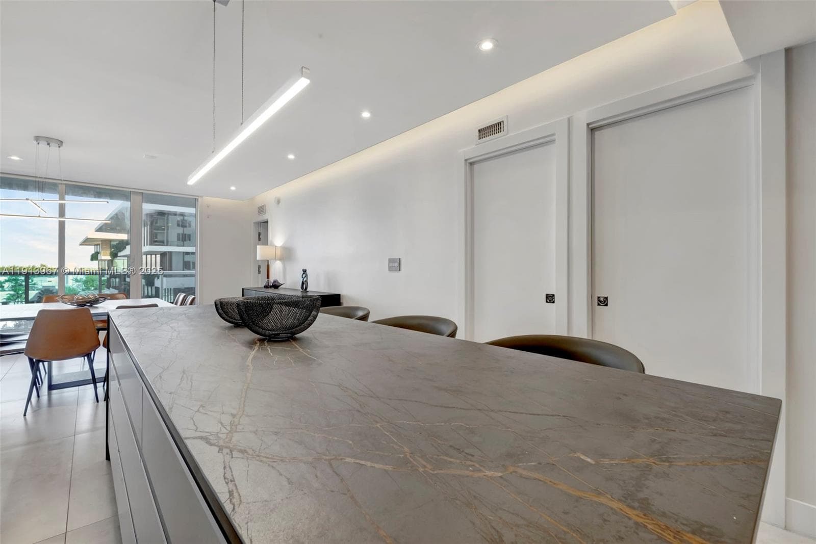 2301 Collins Ave # 634, Miami Beach FL 33139 — 33