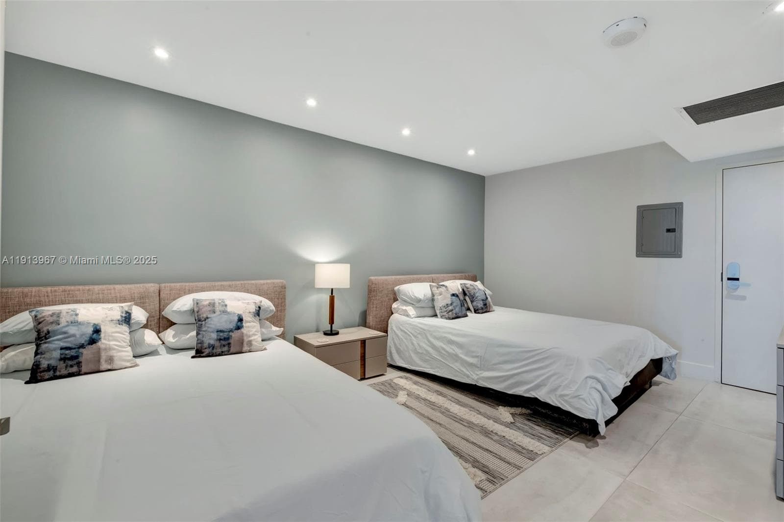 2301 Collins Ave # 634, Miami Beach FL 33139 — 37