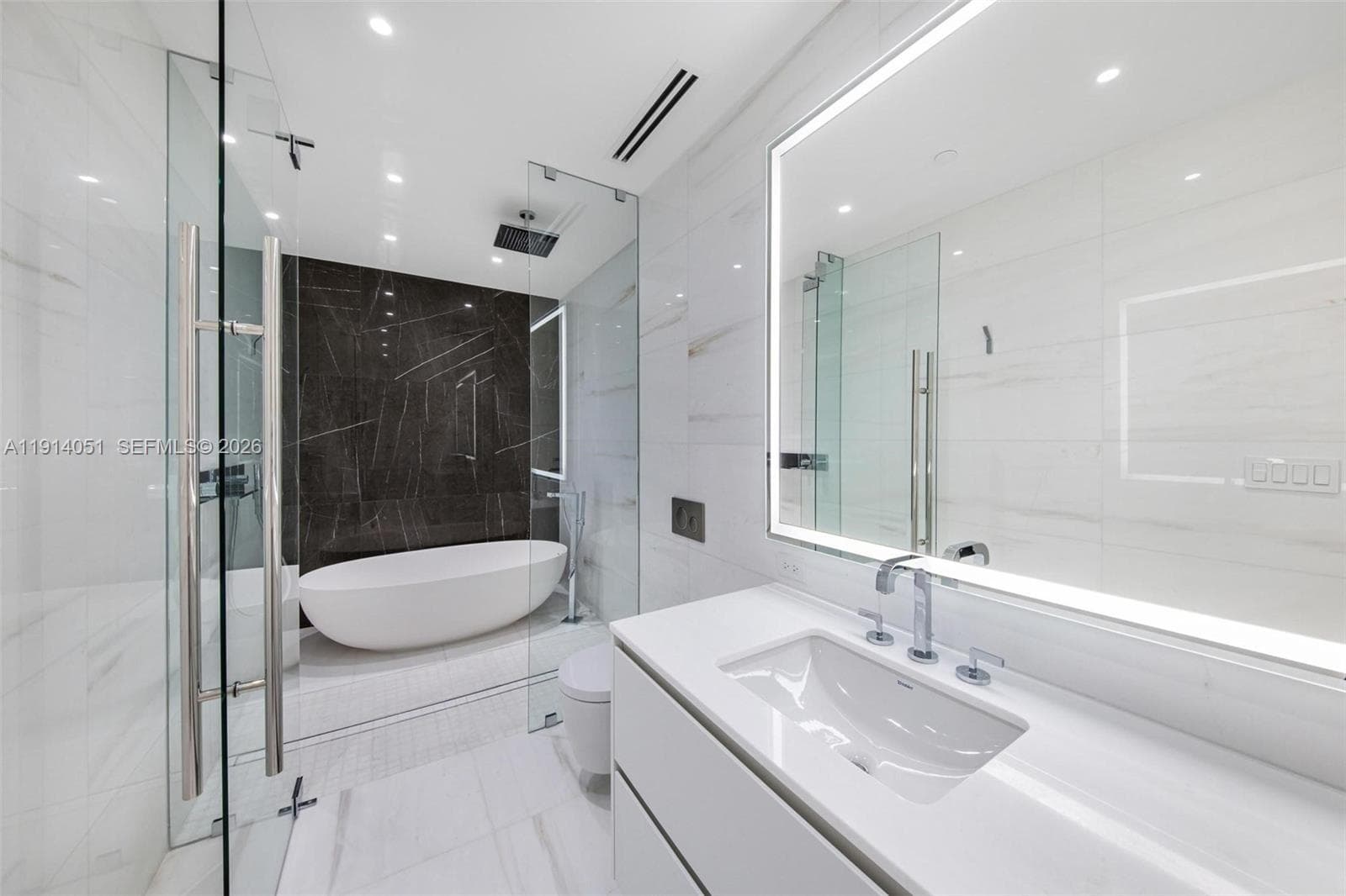 300 Biscayne Boulevard Way # 3506W, Miami FL 33131 — 24