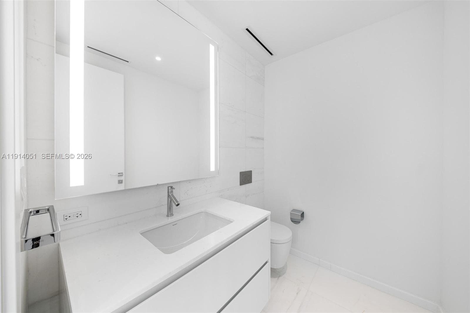 300 Biscayne Boulevard Way # 3506W, Miami FL 33131 — 33