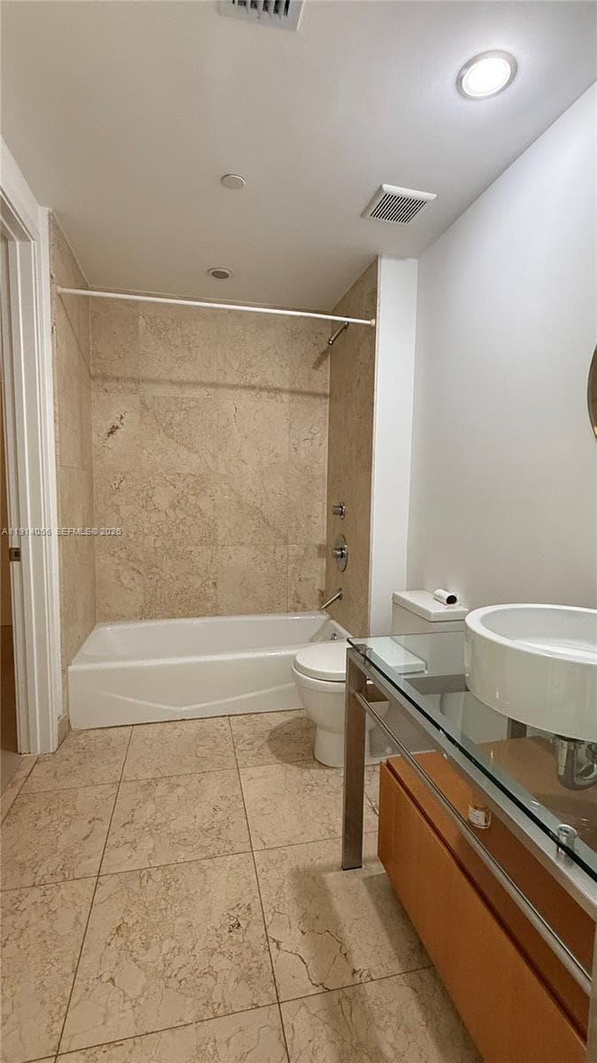 6000 Collins Ave # 305, Miami Beach FL 33140 — 6