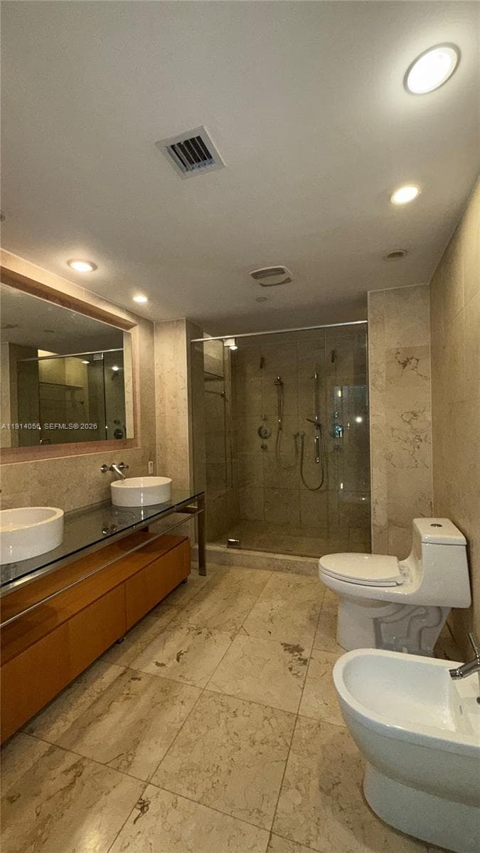 6000 Collins Ave # 305, Miami Beach FL 33140 — 8