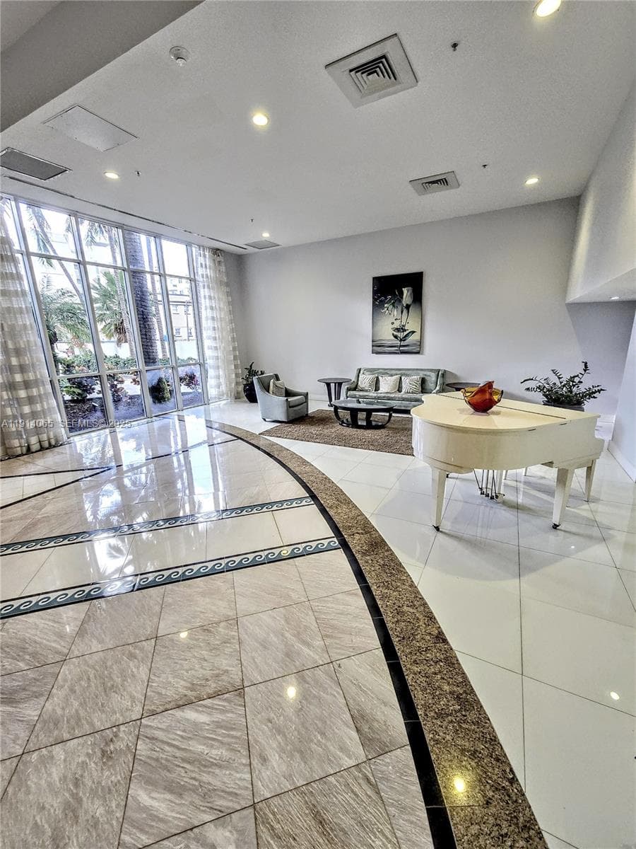 6301 Collins Ave # 901, Miami Beach FL 33141 — 32