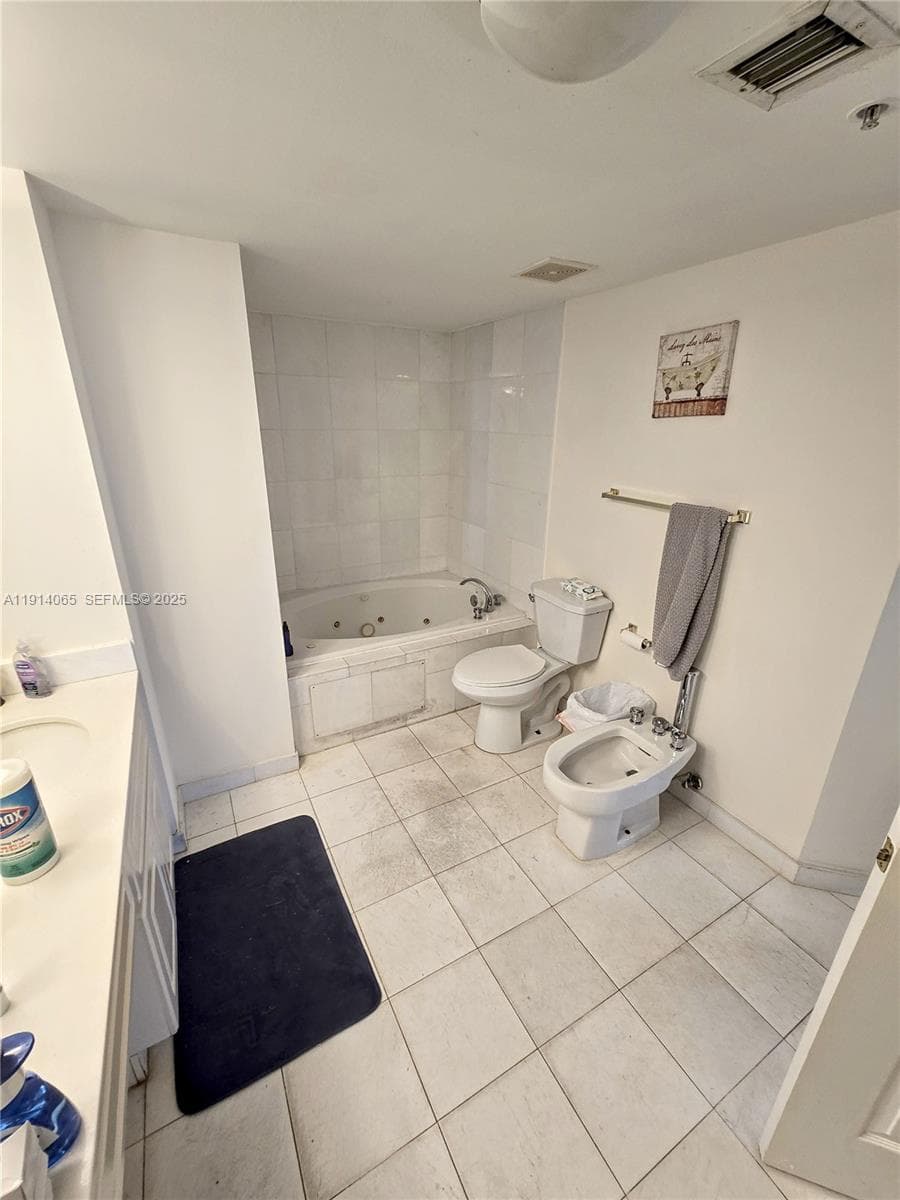 6301 Collins Ave # 901, Miami Beach FL 33141 — 18