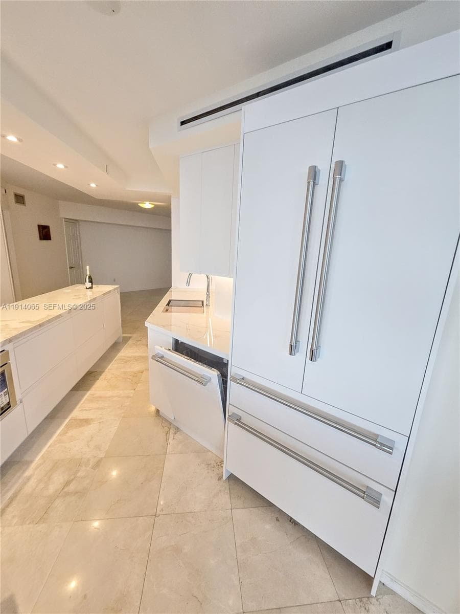 6301 Collins Ave # 901, Miami Beach FL 33141 — 11