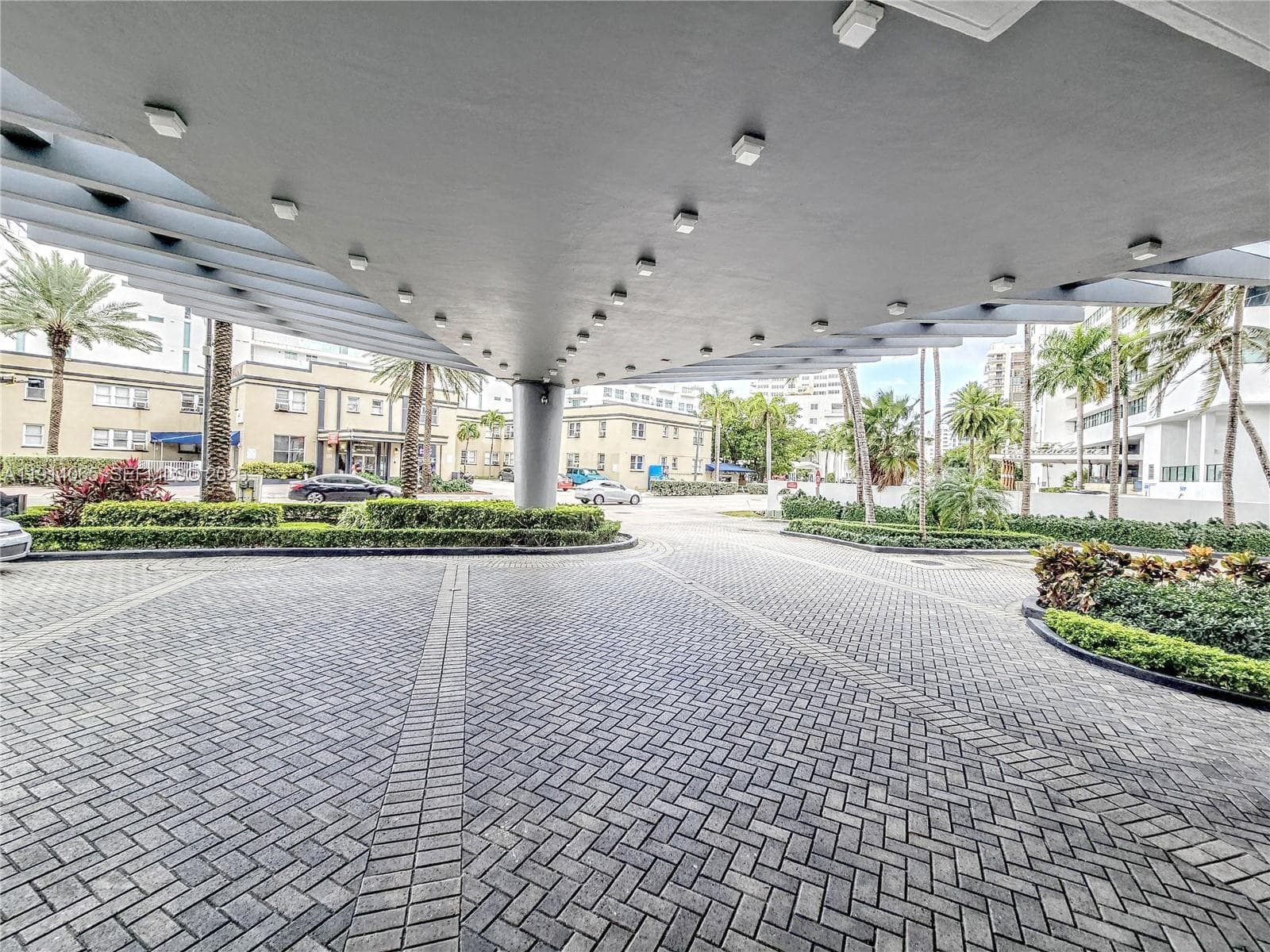 6301 Collins Ave # 901, Miami Beach FL 33141 — 35