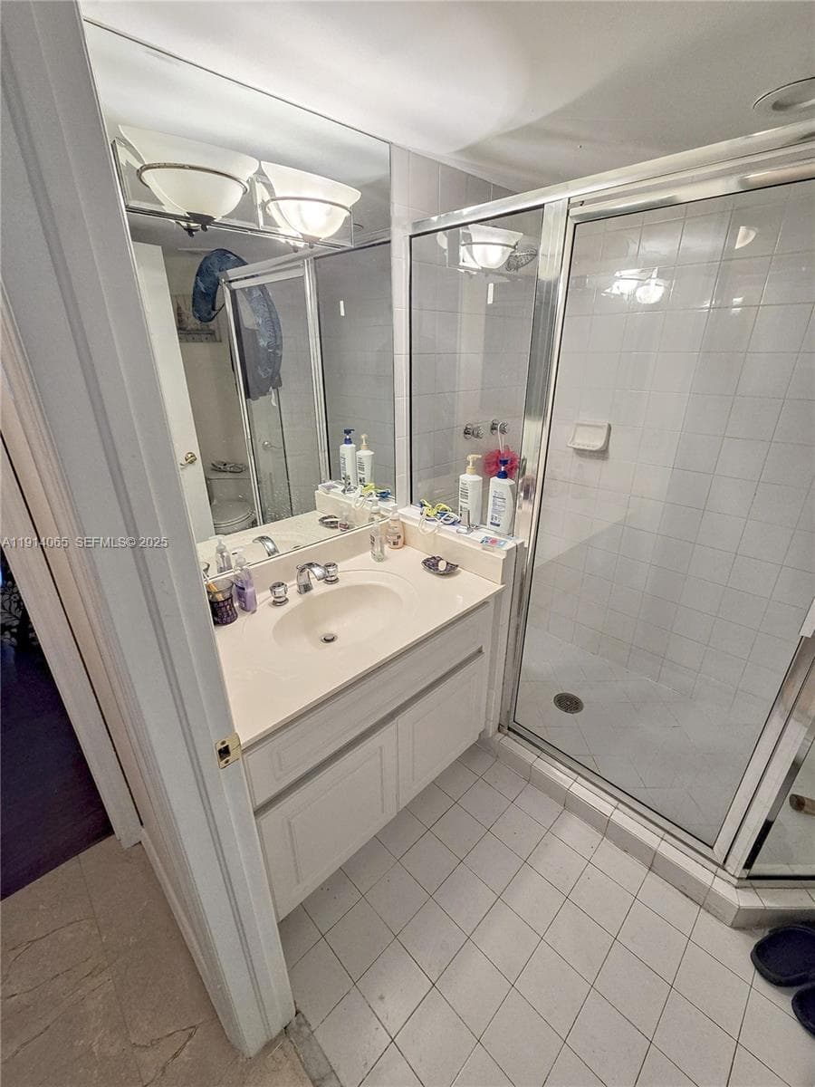 6301 Collins Ave # 901, Miami Beach FL 33141 — 21