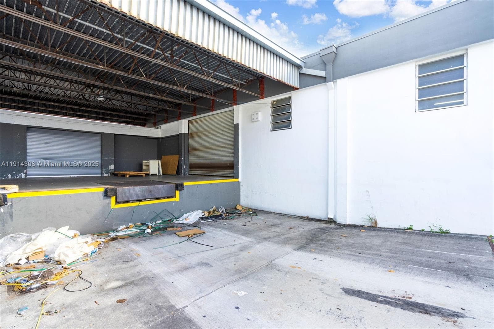 3925 E 10th ct, Hialeah FL 33013 — 10