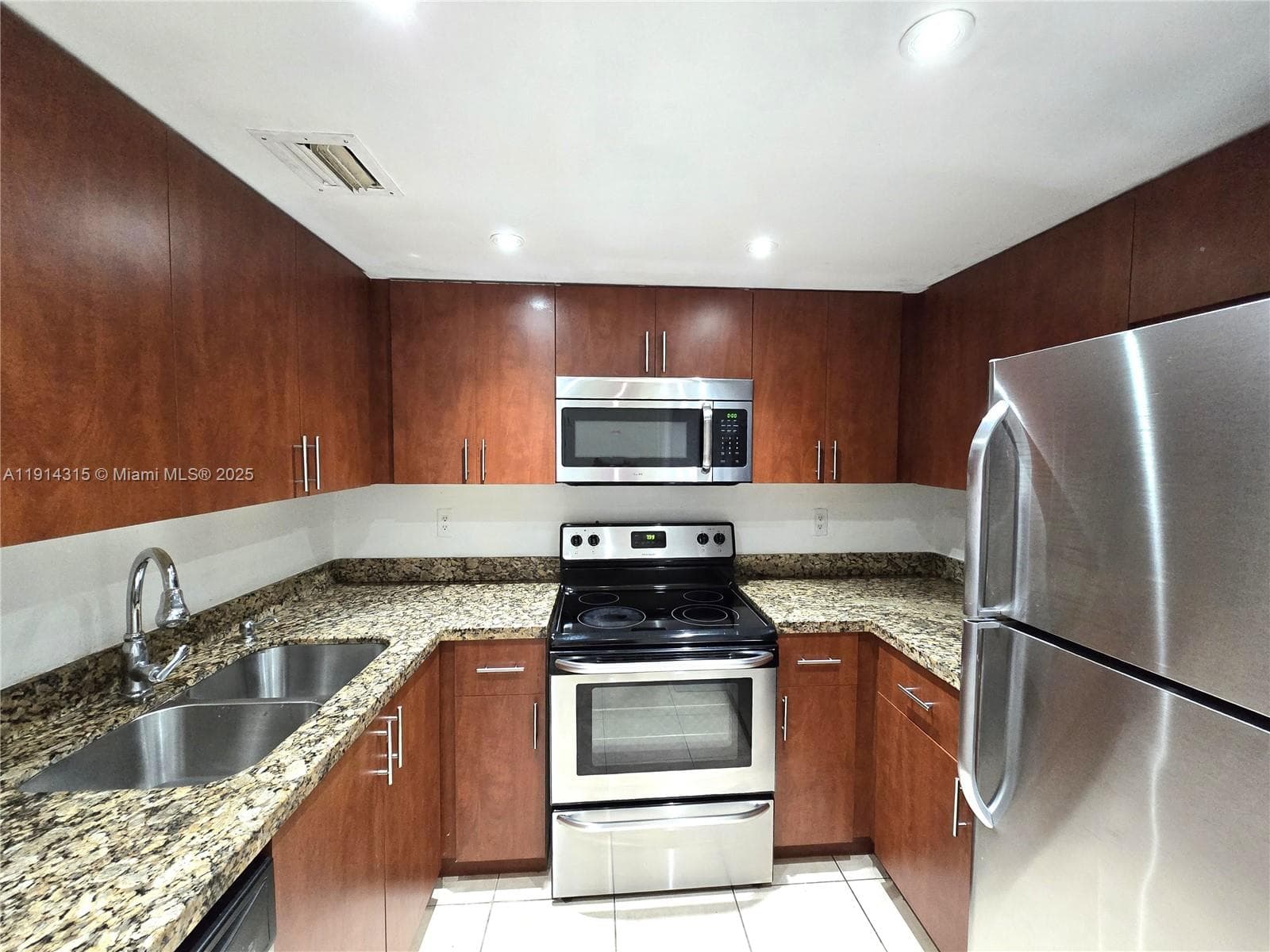 6940 Miami Gardens Dr # 319, Hialeah FL 33015 — 2