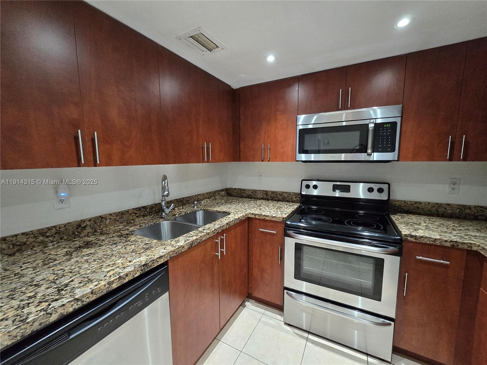 6940 Miami Gardens Dr # 319, Hialeah FL 33015 — 3