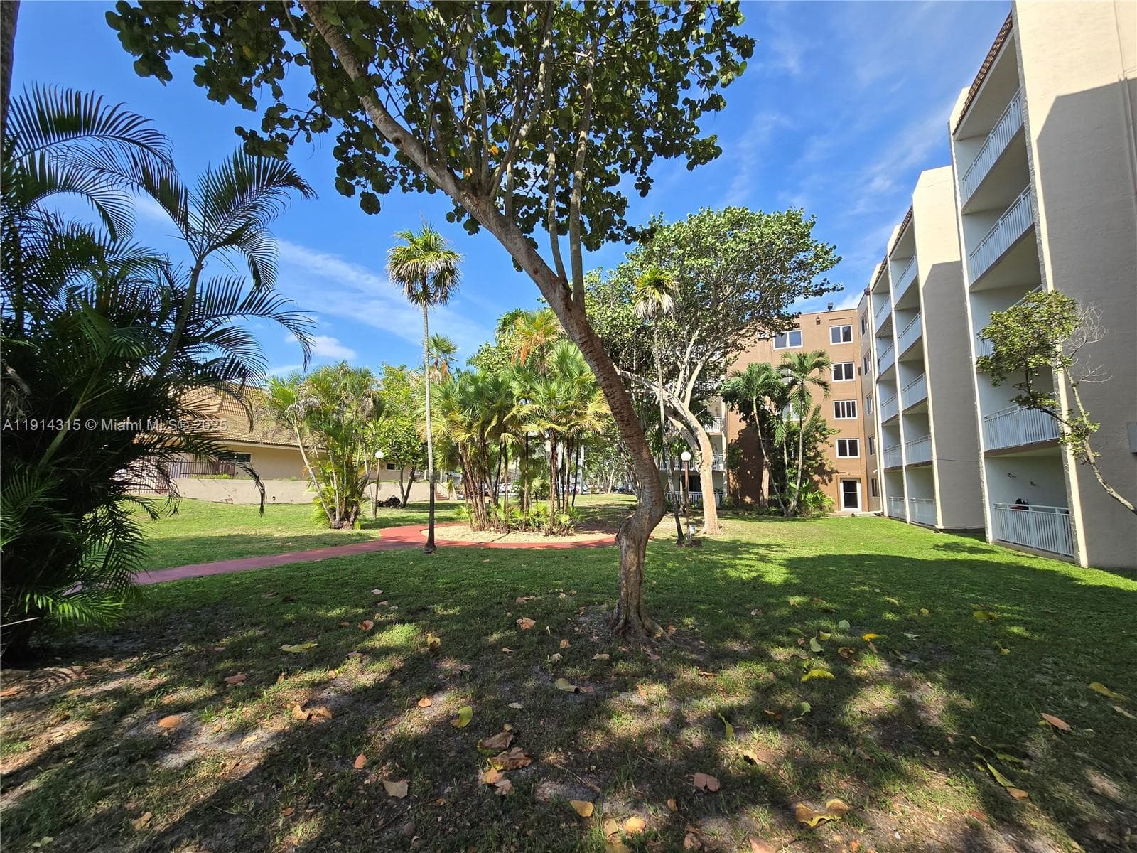 6940 Miami Gardens Dr # 319, Hialeah FL 33015 — 32