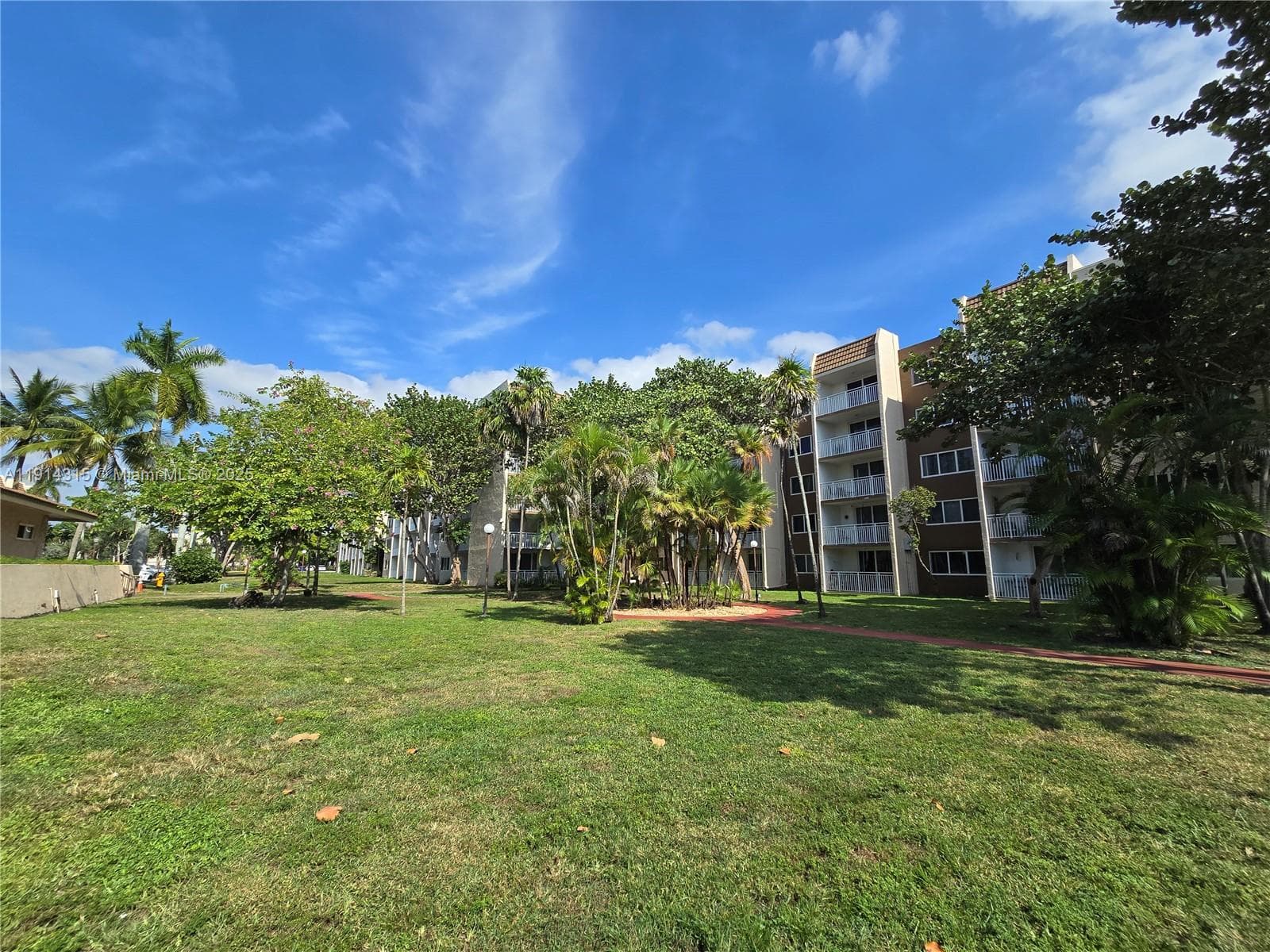 6940 Miami Gardens Dr # 319, Hialeah FL 33015 — 34