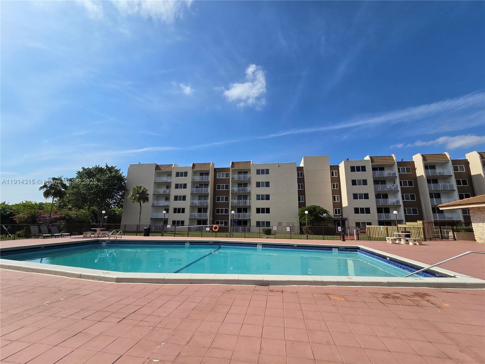6940 Miami Gardens Dr # 319, Hialeah FL 33015 — 33