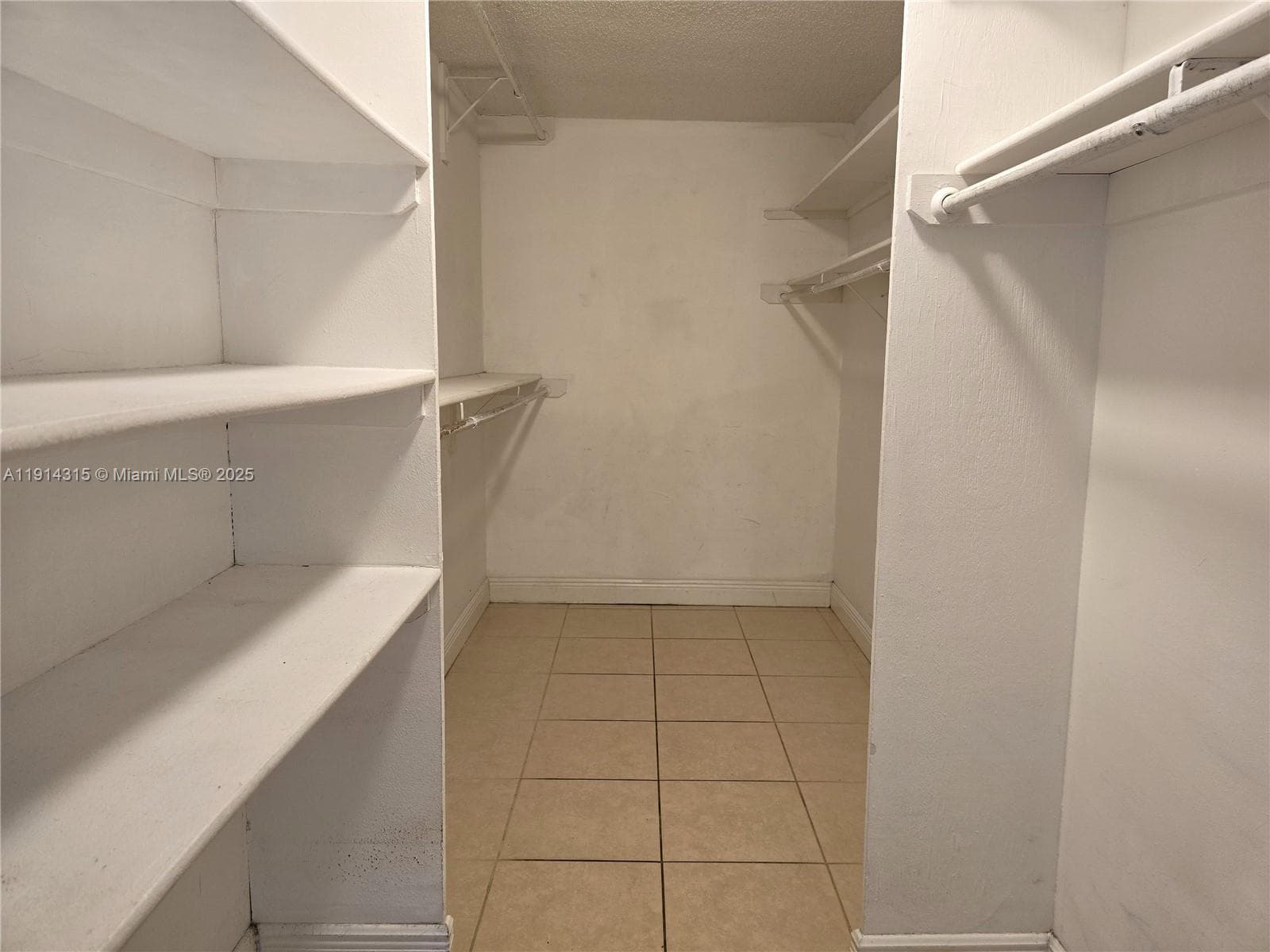 6940 Miami Gardens Dr # 319, Hialeah FL 33015 — 14